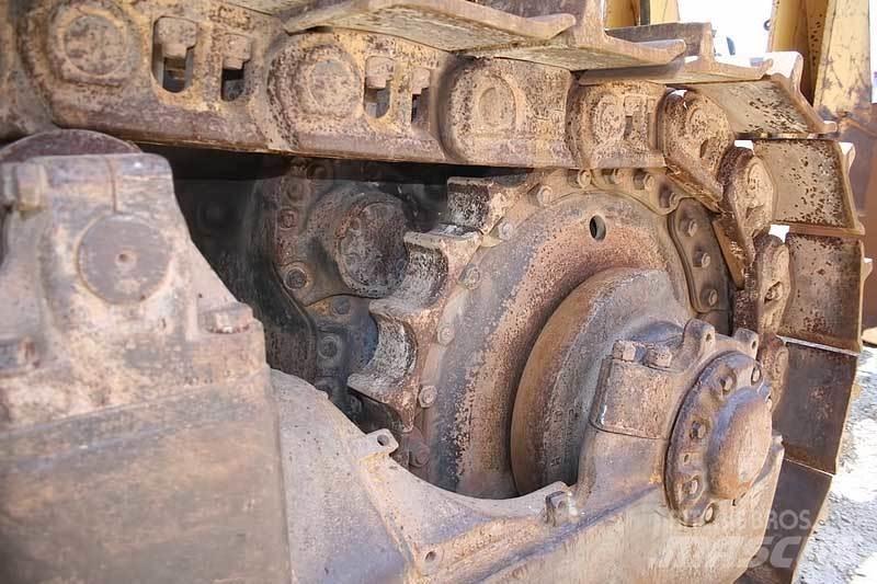 CAT D9H Telaketjupuskutraktorit