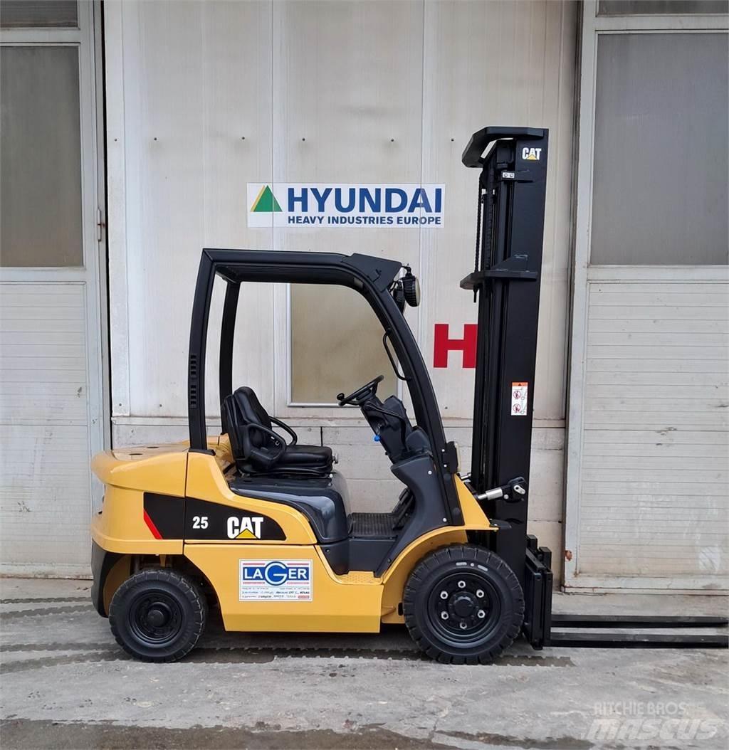 CAT DP25N Dieseltrukit