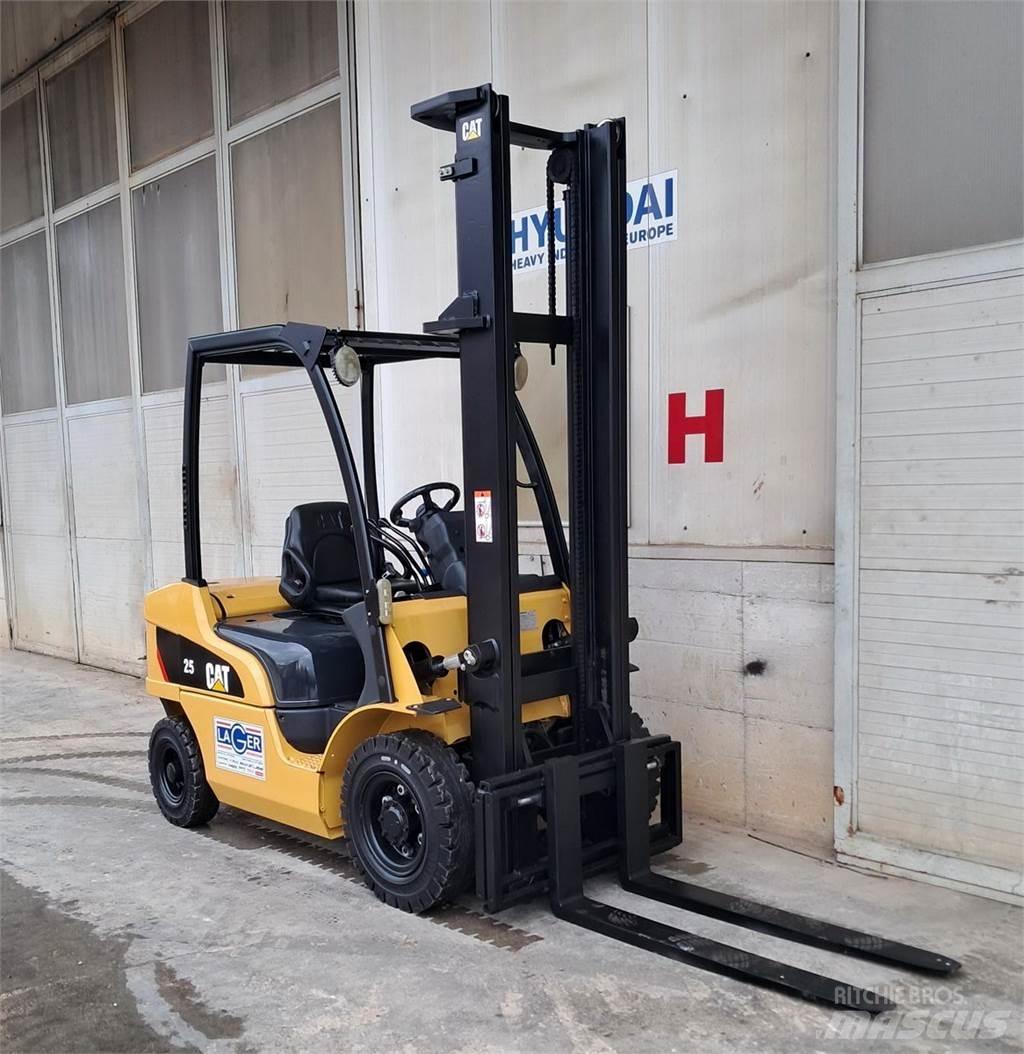 CAT DP25N Dieseltrukit