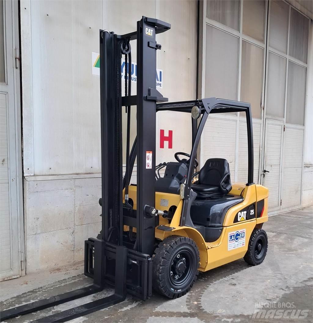 CAT DP25N Dieseltrukit