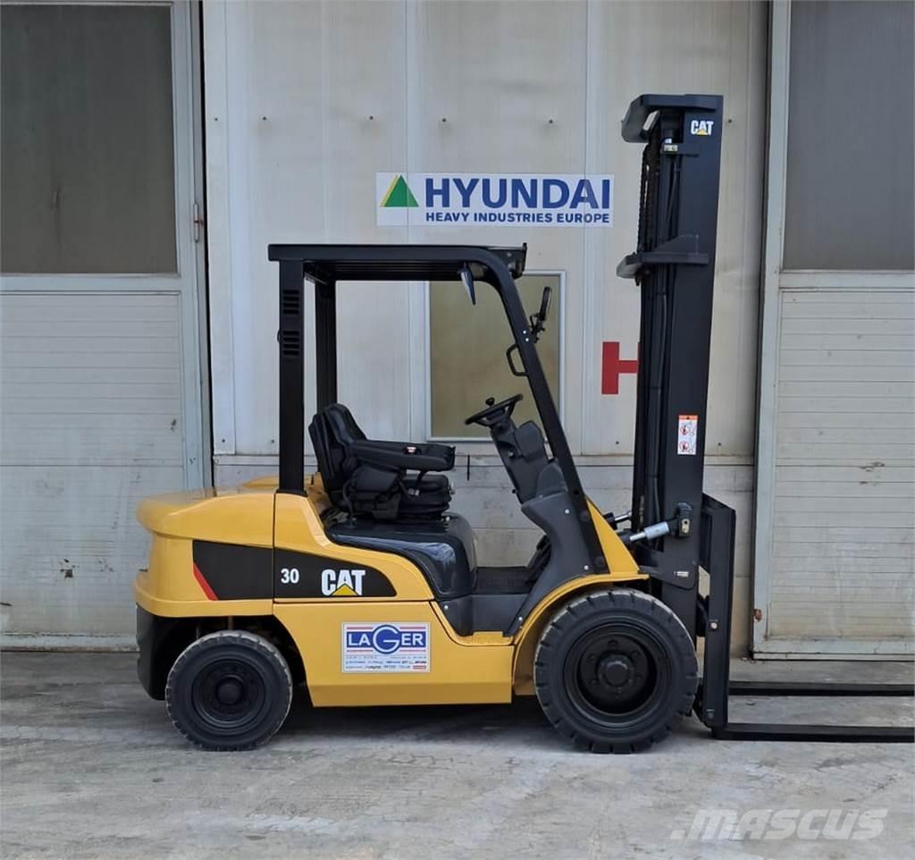 CAT DP30NT Dieseltrukit