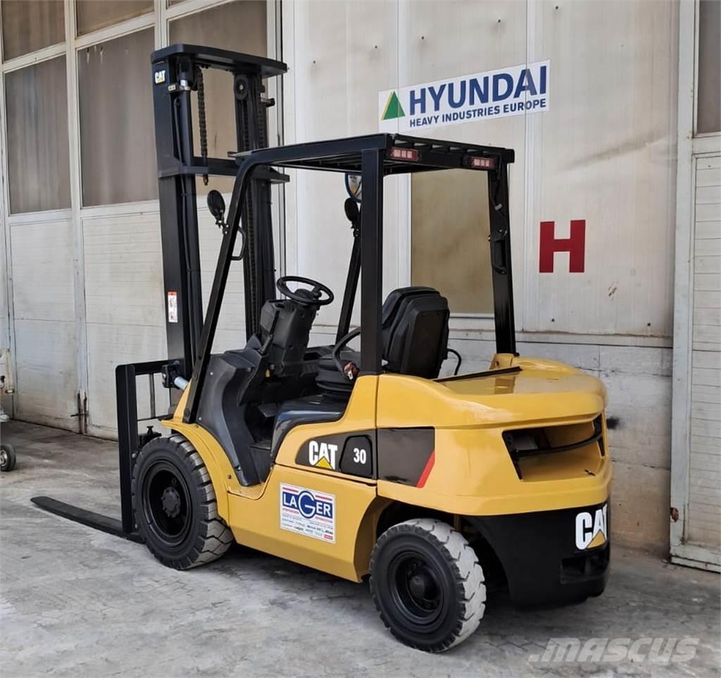 CAT DP30NT Dieseltrukit