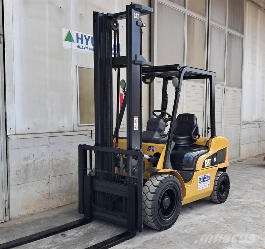 CAT DP30NT Dieseltrukit