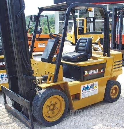 CAT G30S-2 Nestekaasutrukit