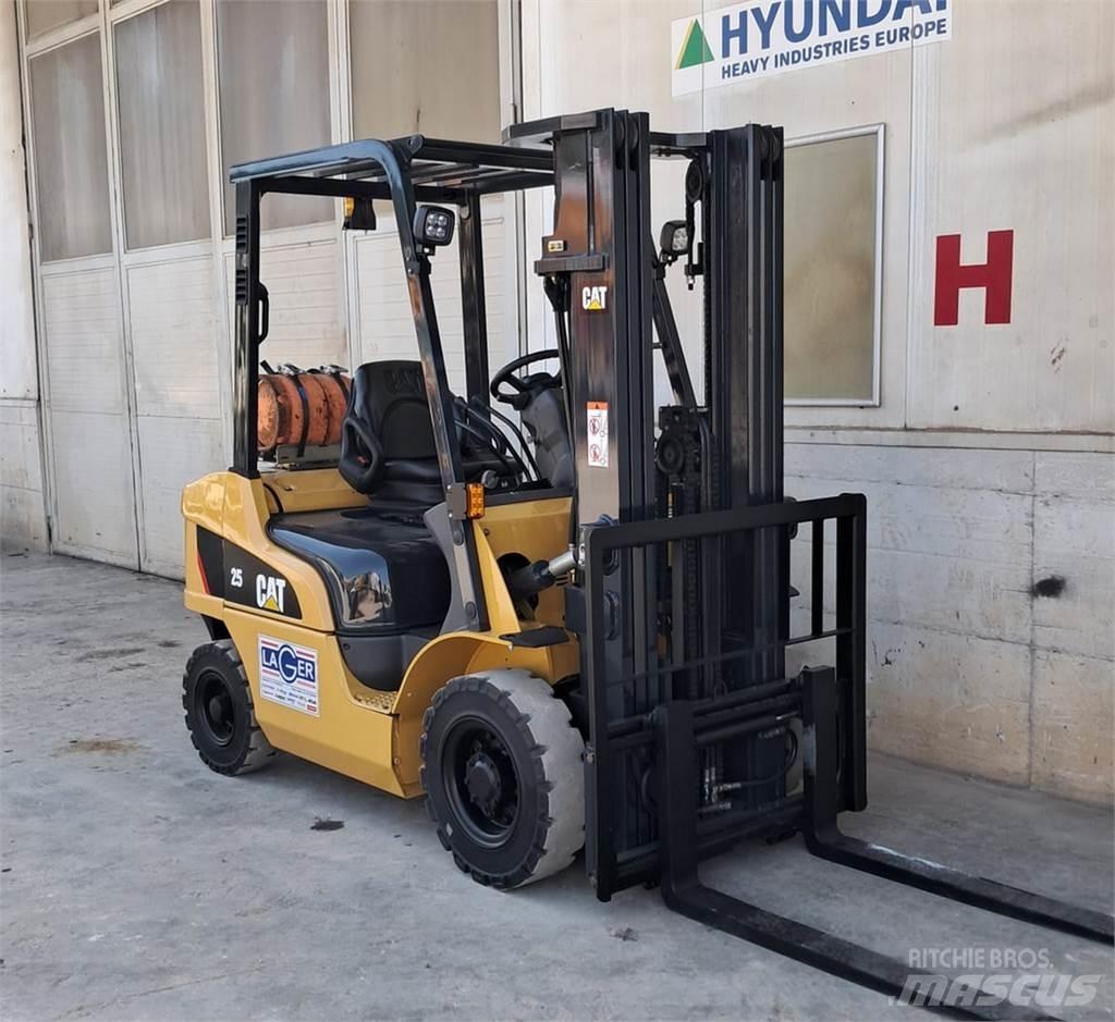 CAT GP25NT Nestekaasutrukit