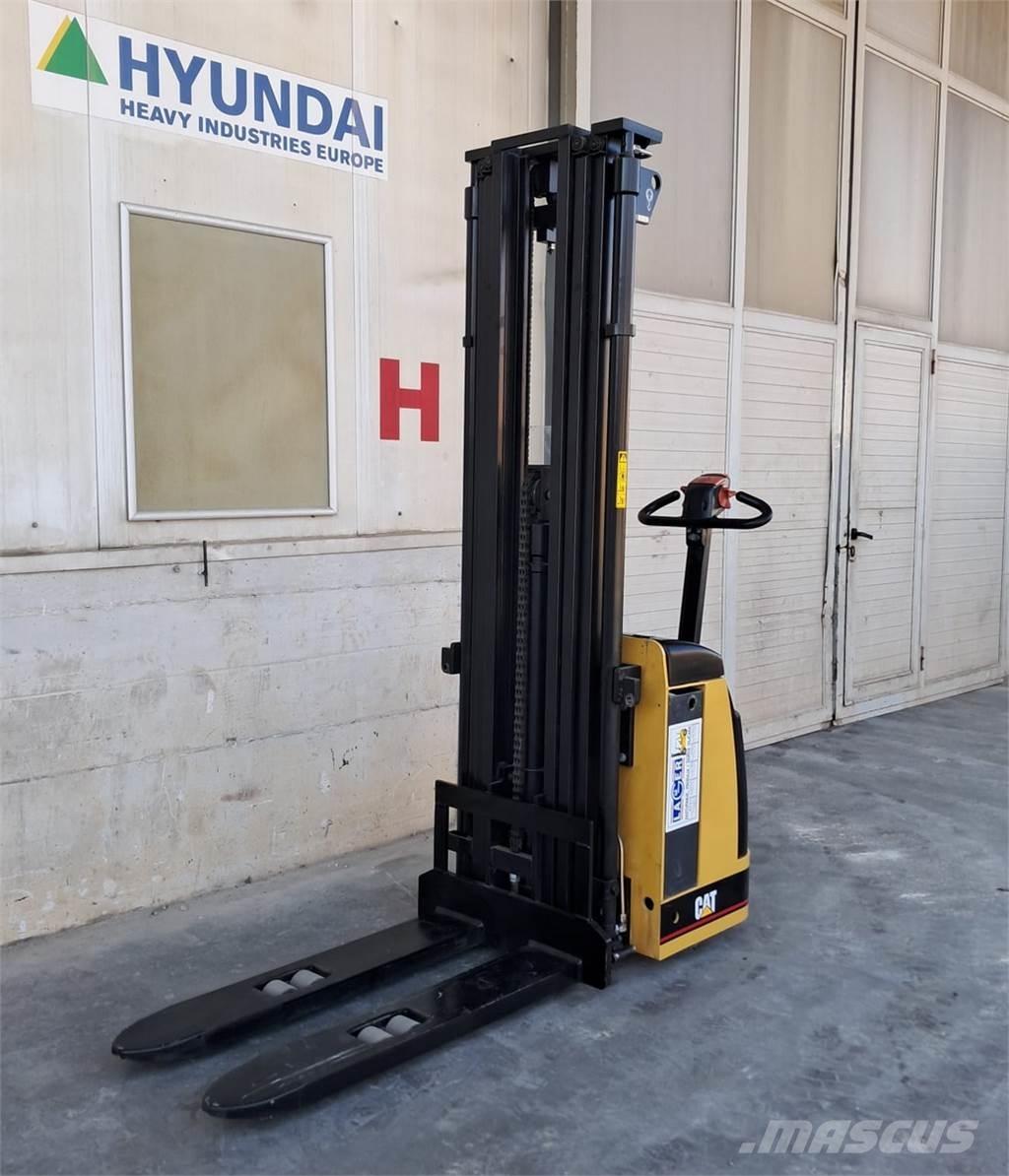 CAT NSP16K Lavansiirtotrukit