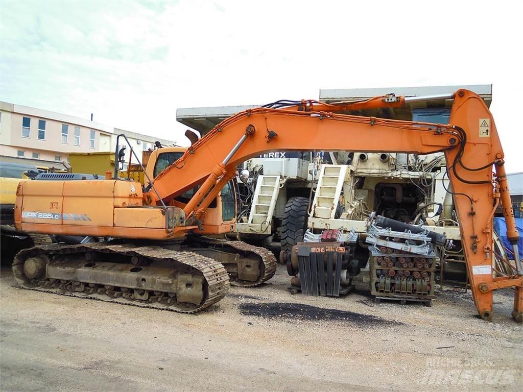 Doosan DX225LC Telakaivukoneet