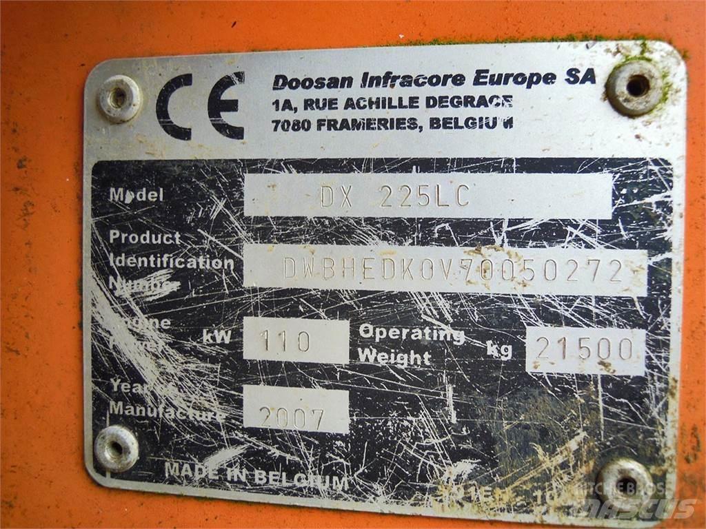 Doosan DX225LC Telakaivukoneet