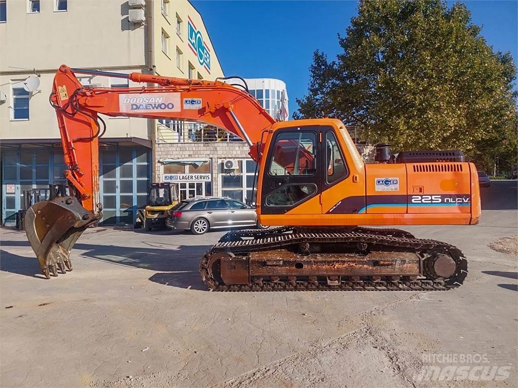 Doosan SOLAR 225NLC-V Telakaivukoneet