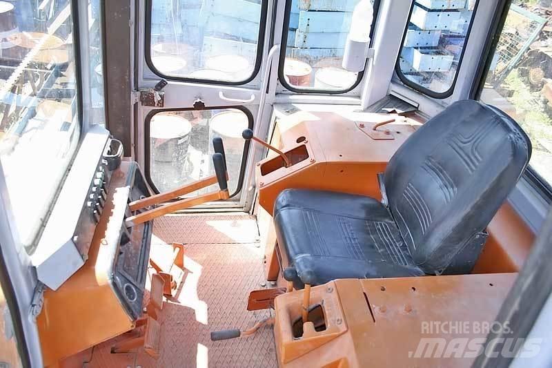 Fiat-Hitachi FD 20 Telaketjupuskutraktorit