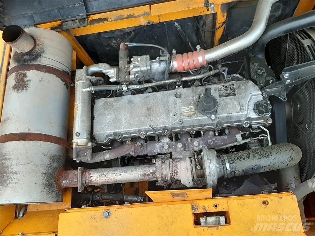 JCB JS330NL Telakaivukoneet