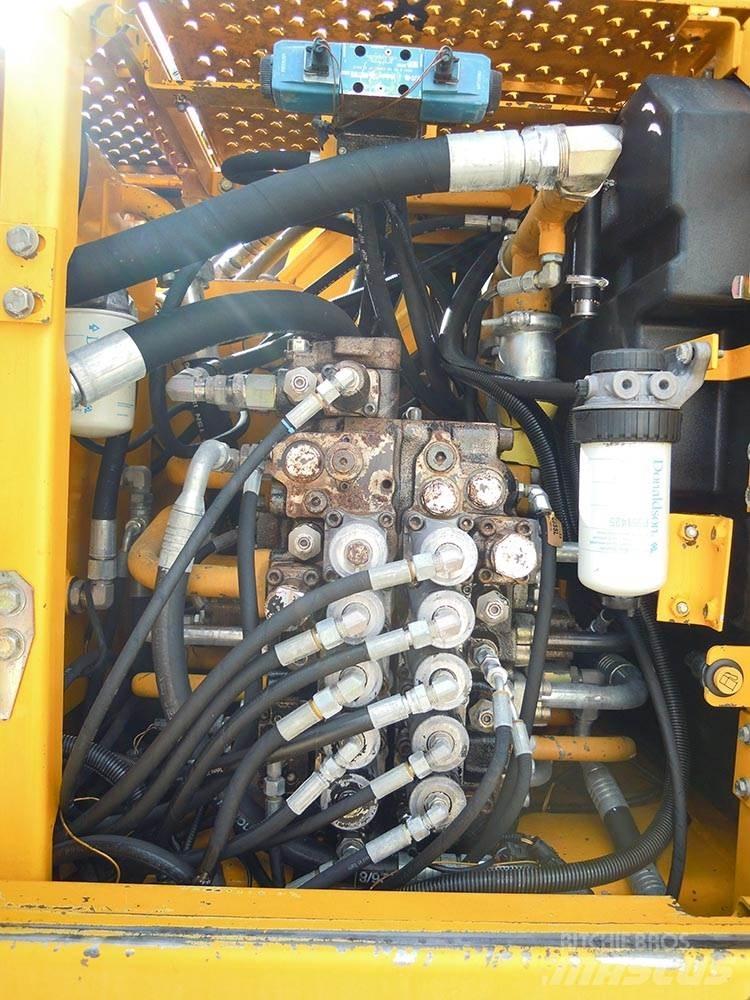 JCB JZ255NC Telakaivukoneet