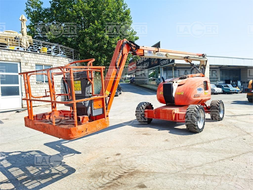 JLG 600AJ Kuukulkijat