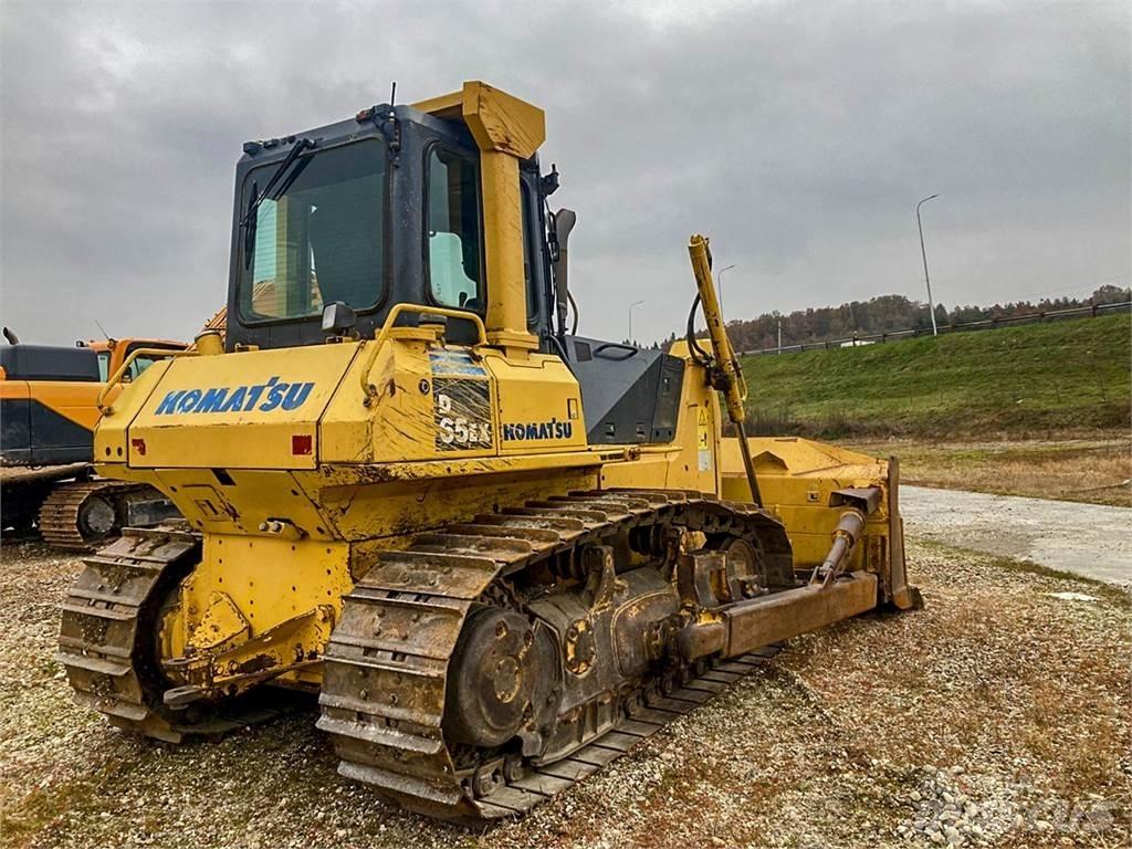 Komatsu D65EX Telaketjupuskutraktorit