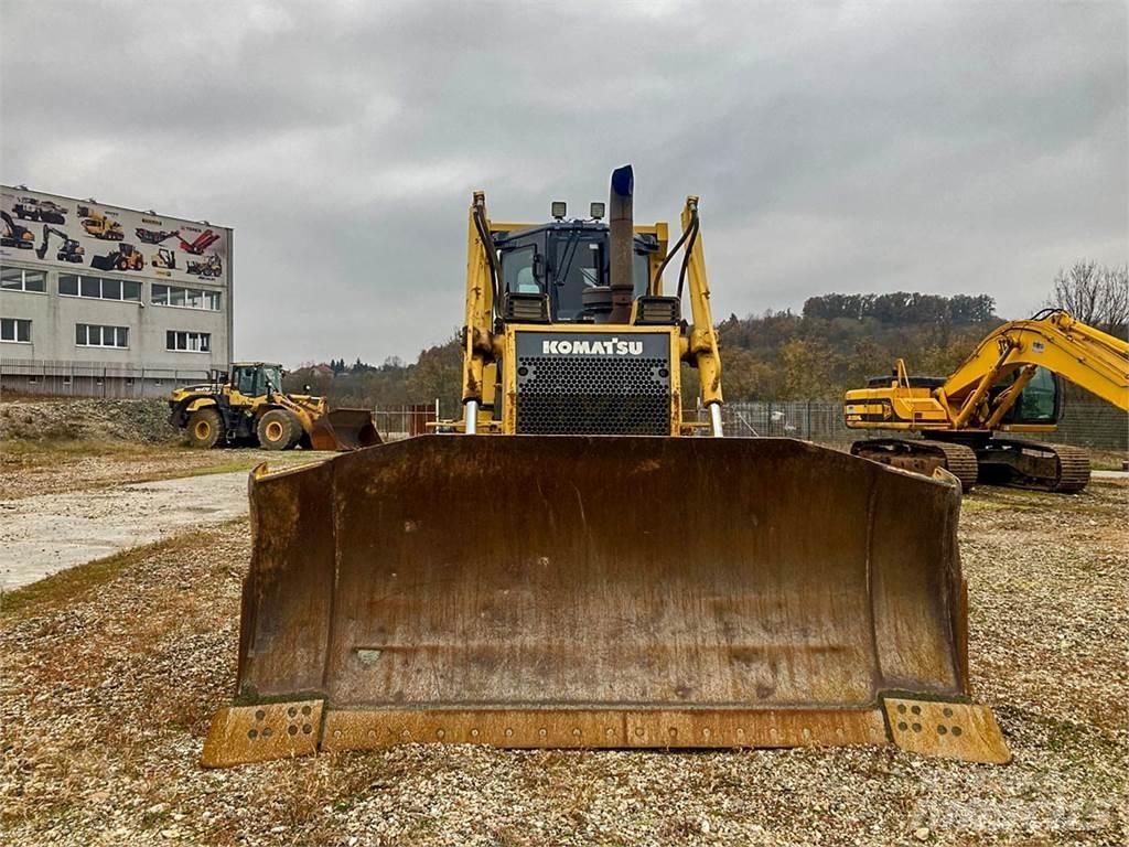 Komatsu D65EX Telaketjupuskutraktorit