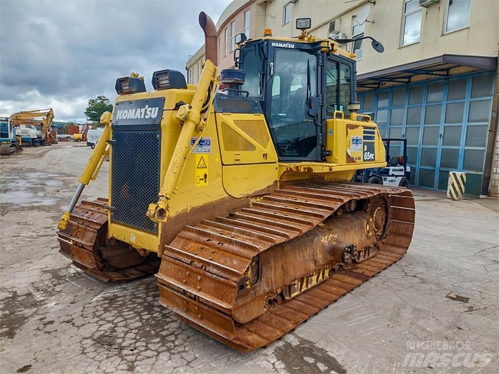 Komatsu D65PX-17 Telaketjupuskutraktorit