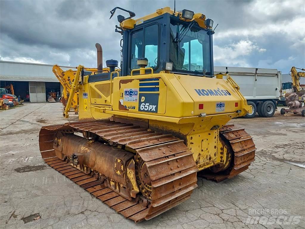 Komatsu D65PX-17 Telaketjupuskutraktorit