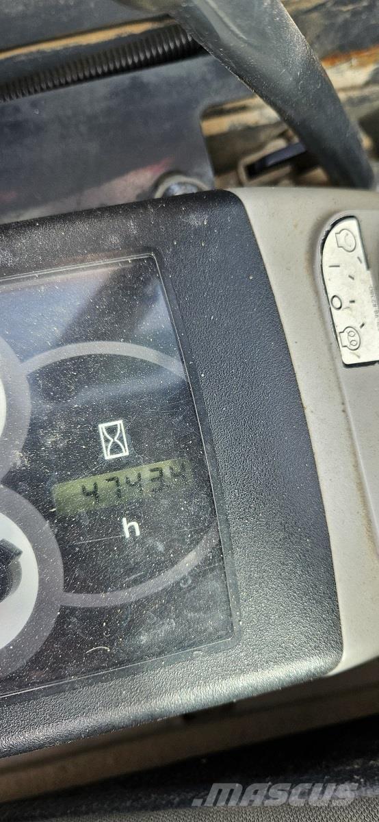 Komatsu PC26MR-3 Minikaivukoneet < 7t