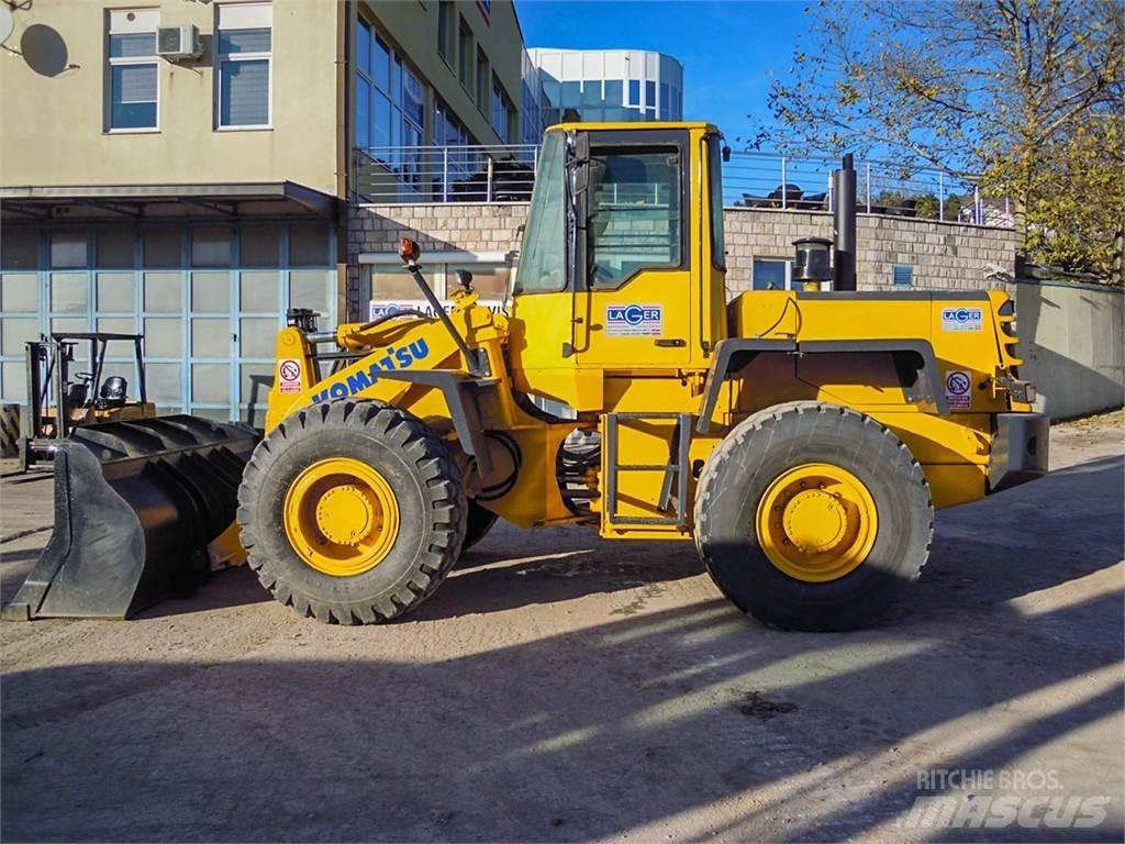 Komatsu WA270 Pyöräkuormaajat