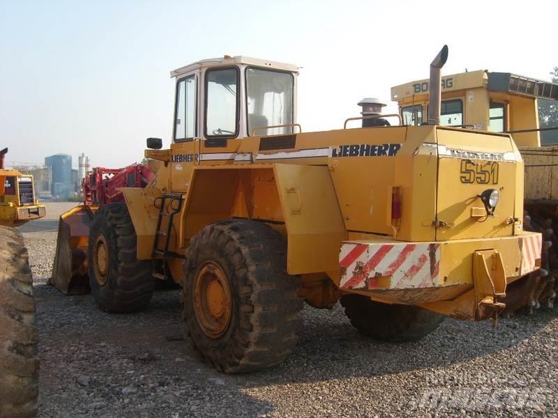 Liebherr L 551 Pyöräkuormaajat