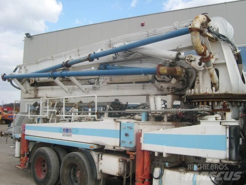 Mercedes-Benz 2422 Betonipumppuautot