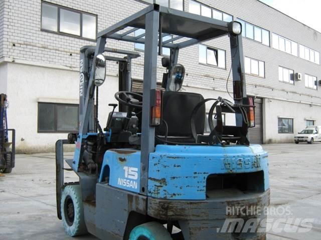 Nissan NJ01A15 Nestekaasutrukit