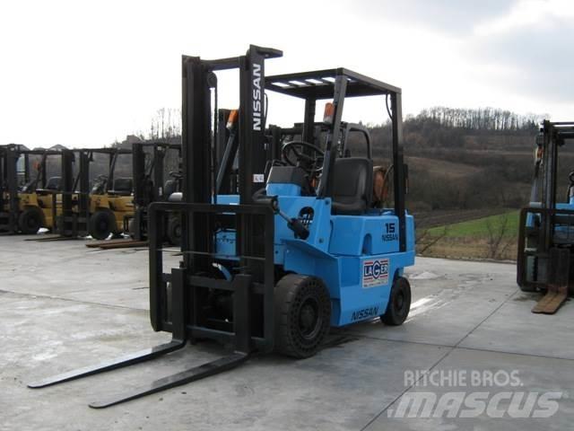 Nissan NJ01A15 Nestekaasutrukit