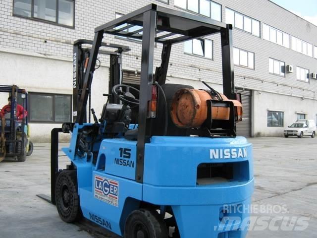 Nissan NJ01A15 Nestekaasutrukit