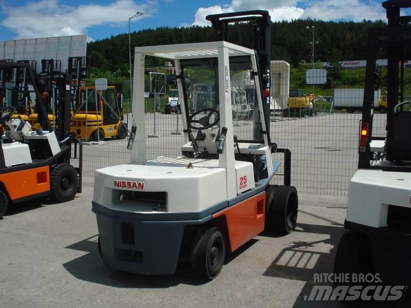 Nissan PH02M25 Muut haarukkatrukit