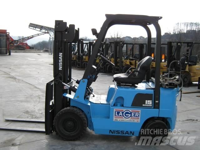 Nissan PJ01A15 Nestekaasutrukit