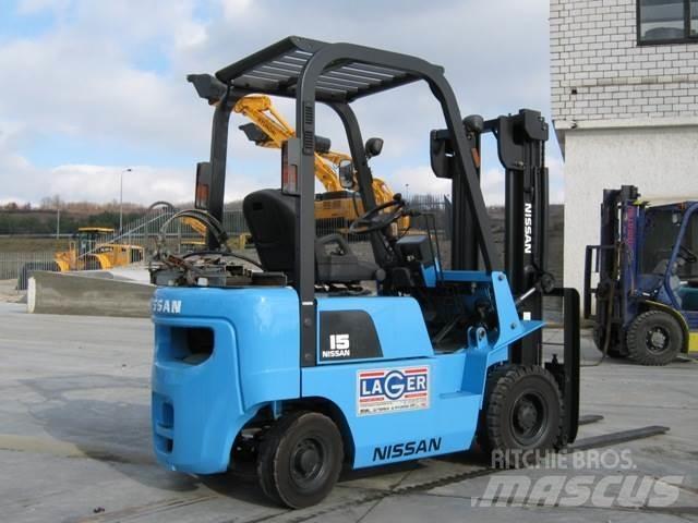 Nissan PJ01A15 Nestekaasutrukit