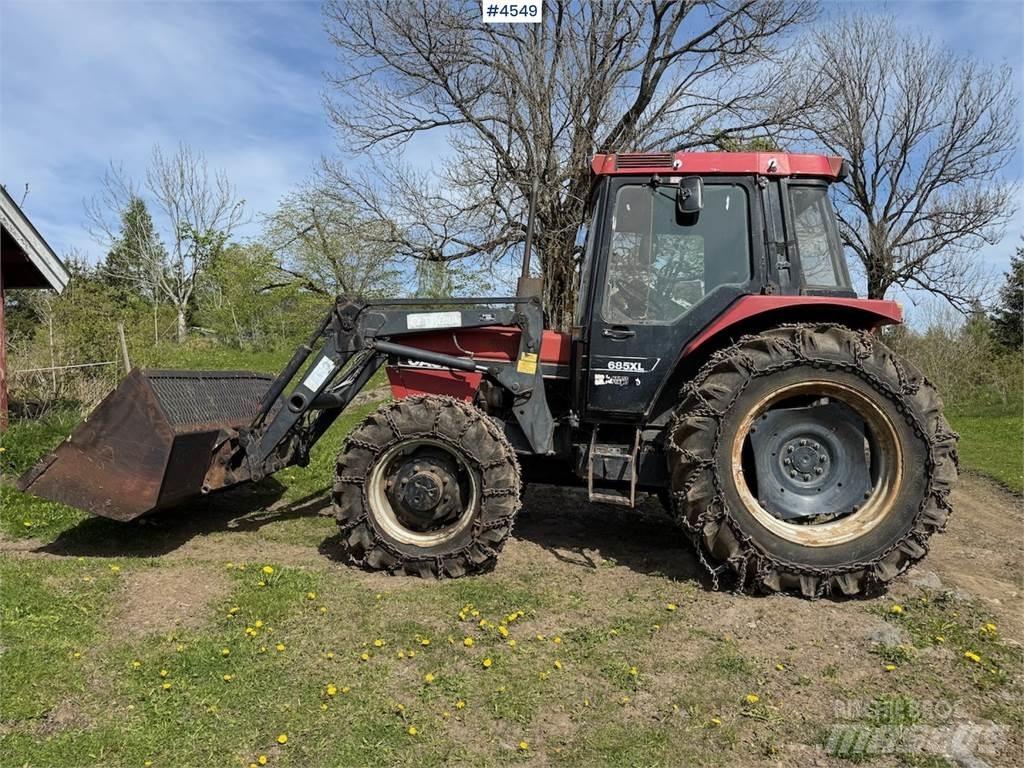 CASE 685 XL Traktorit