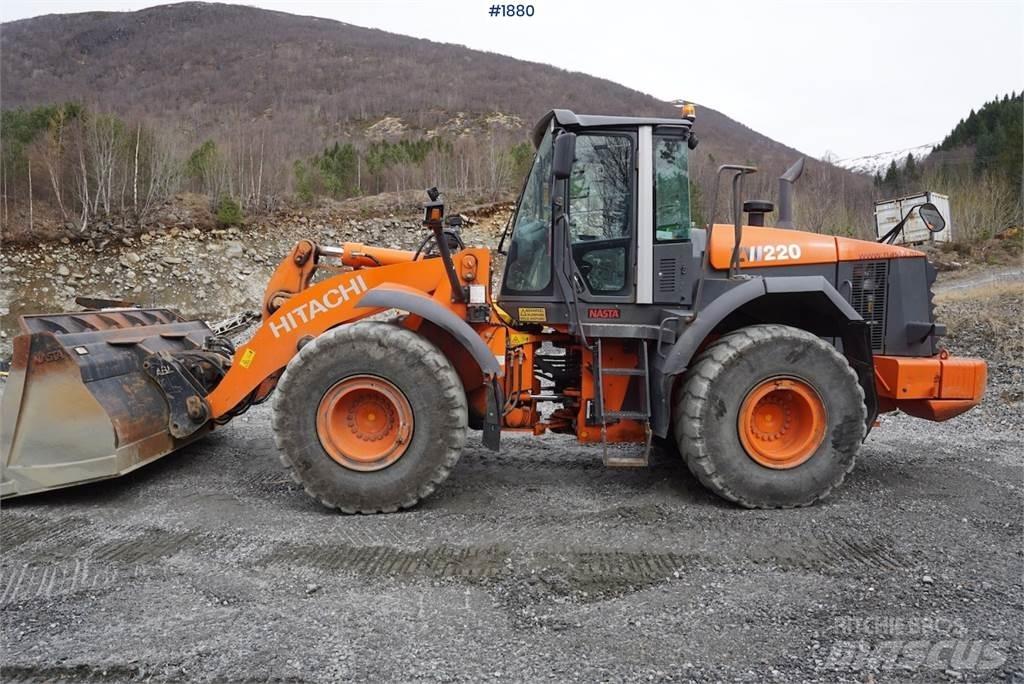 Hitachi ZW220 Pyöräkuormaajat