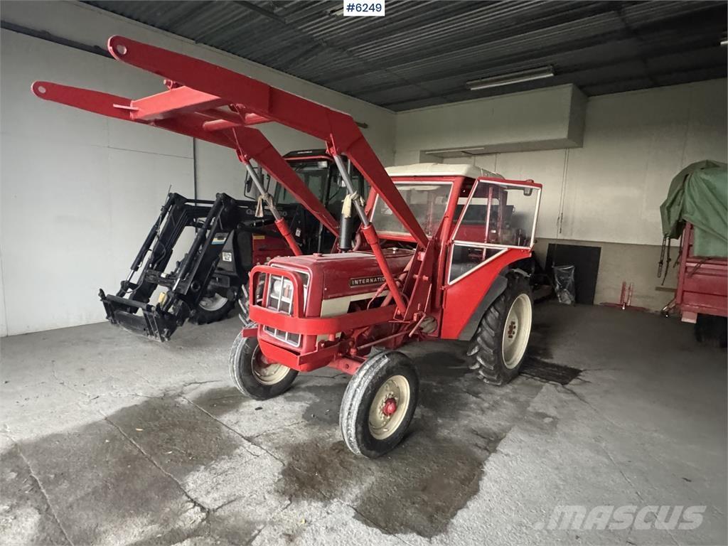 International 444 Traktorit