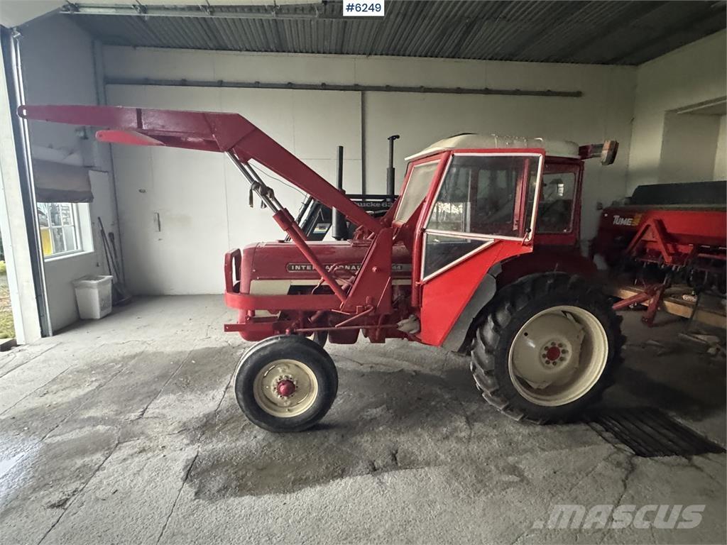 International 444 Traktorit