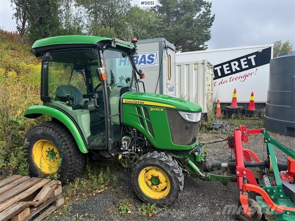 John Deere 3045R Traktorit