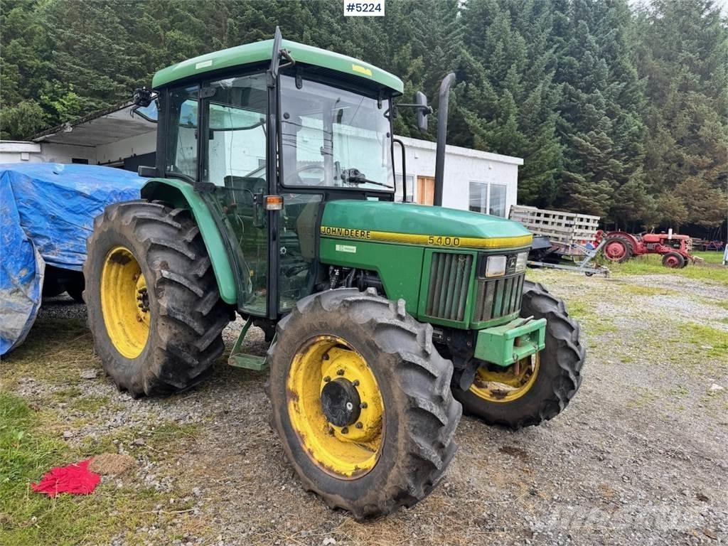 John Deere 5400 Traktorit
