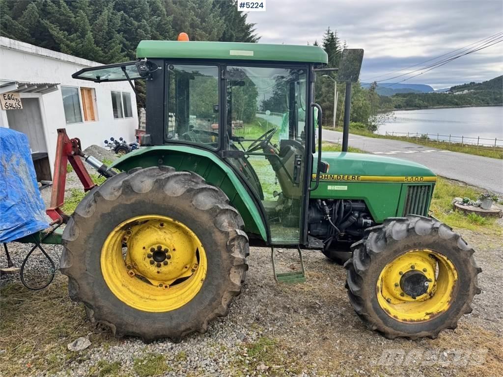 John Deere 5400 Traktorit