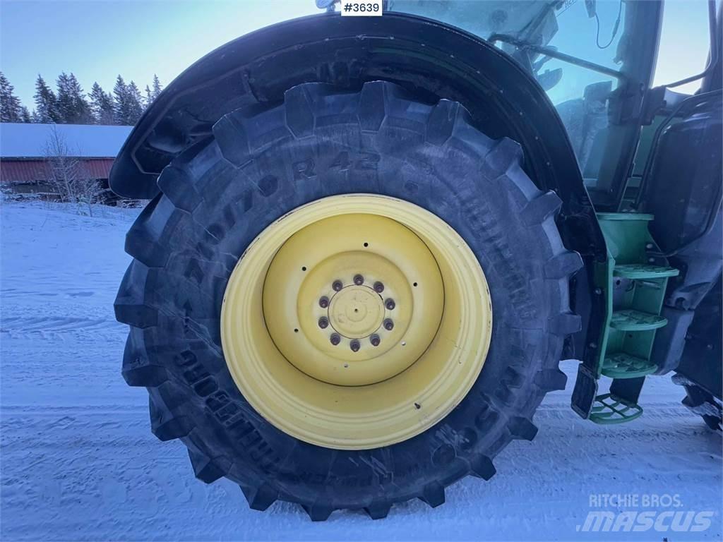 John Deere 6215R Traktorit