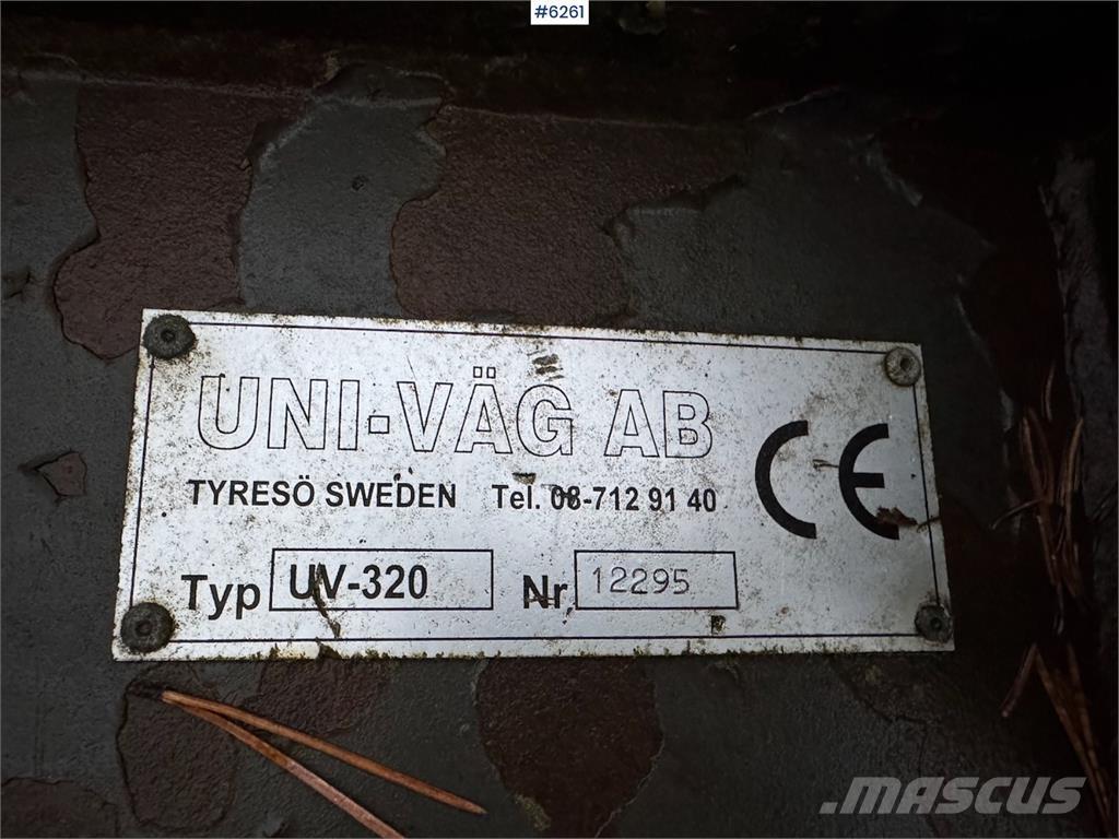 Uni-väg UV-320 Lumiaurat