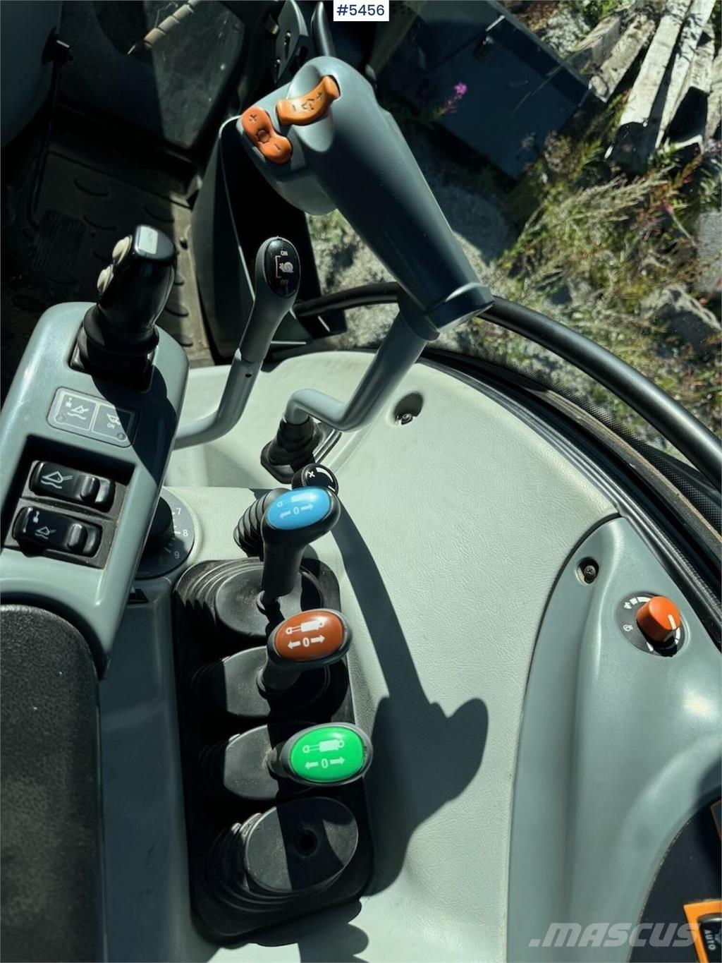 Valtra N123 Traktorit