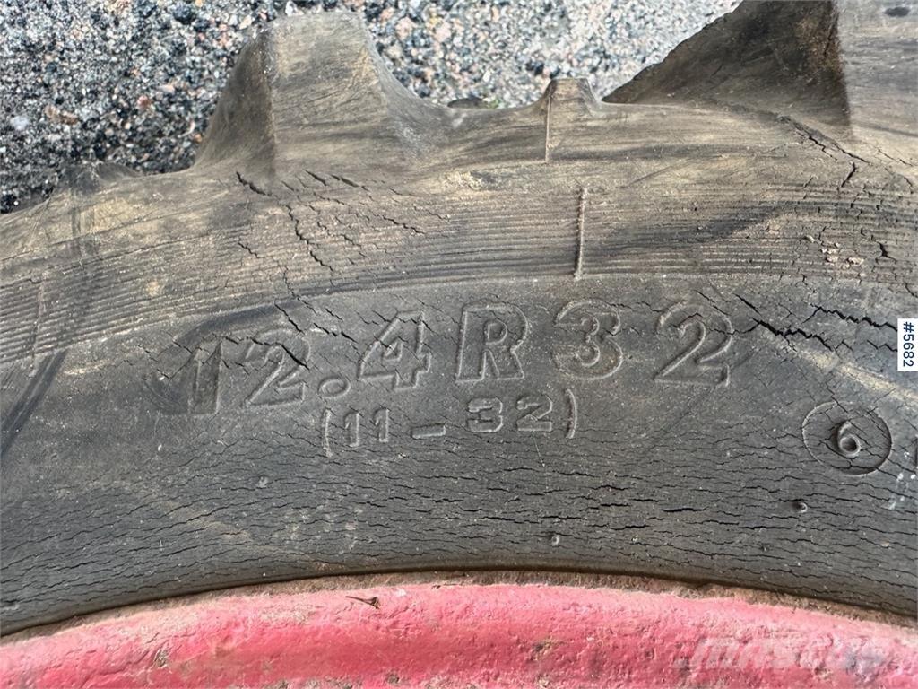 Volvo 400 Buster Traktorit