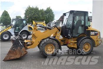 CAT 907M Pyöräkuormaajat