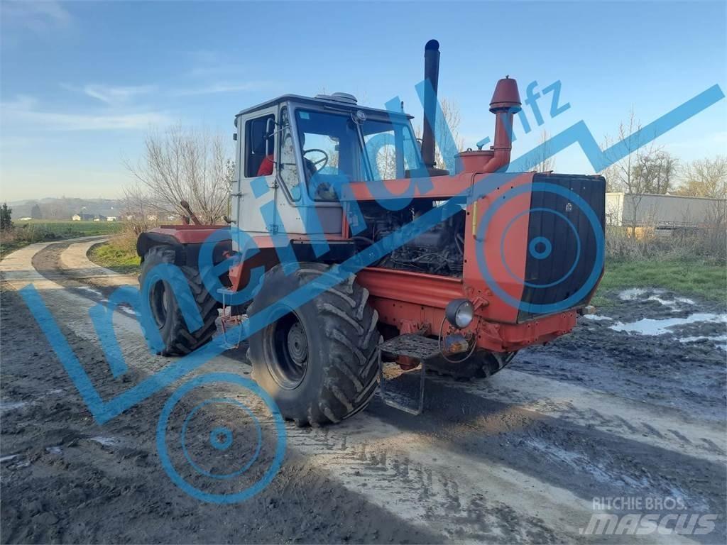 Charkow T 150 Traktorit