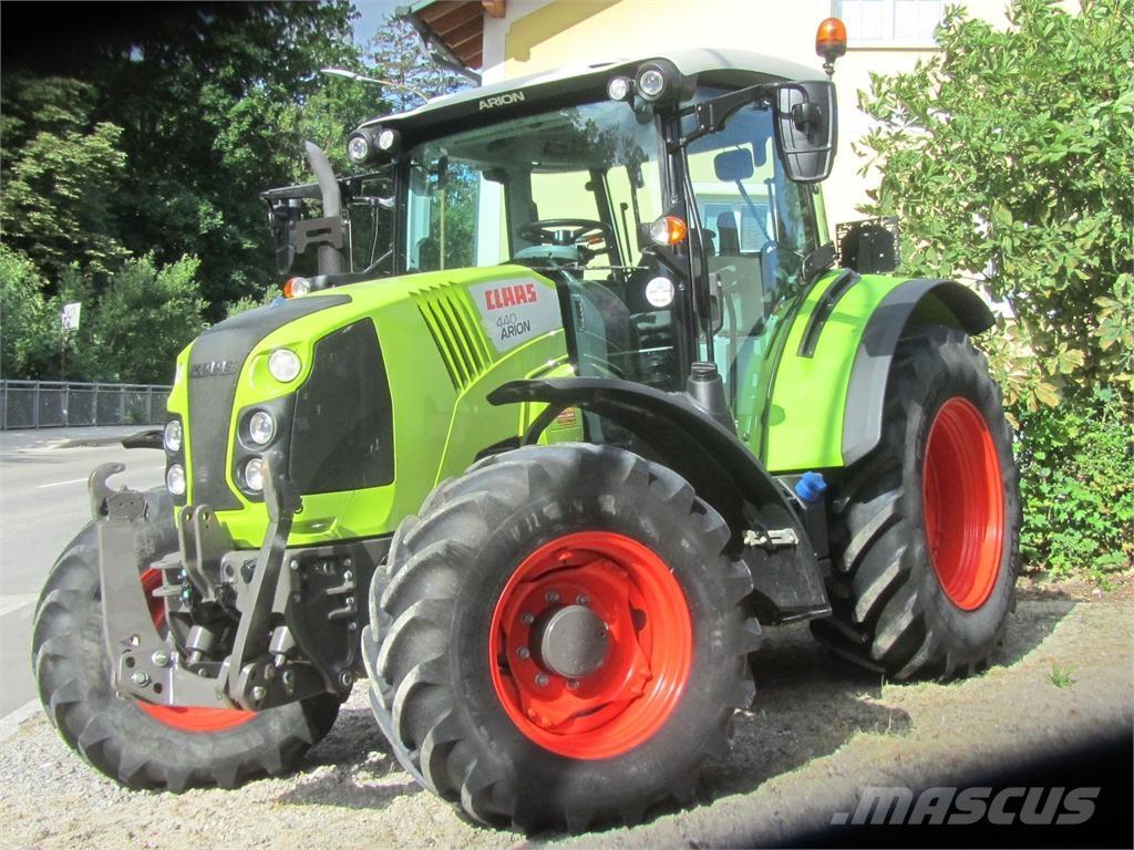 CLAAS Arion 440 Traktorit
