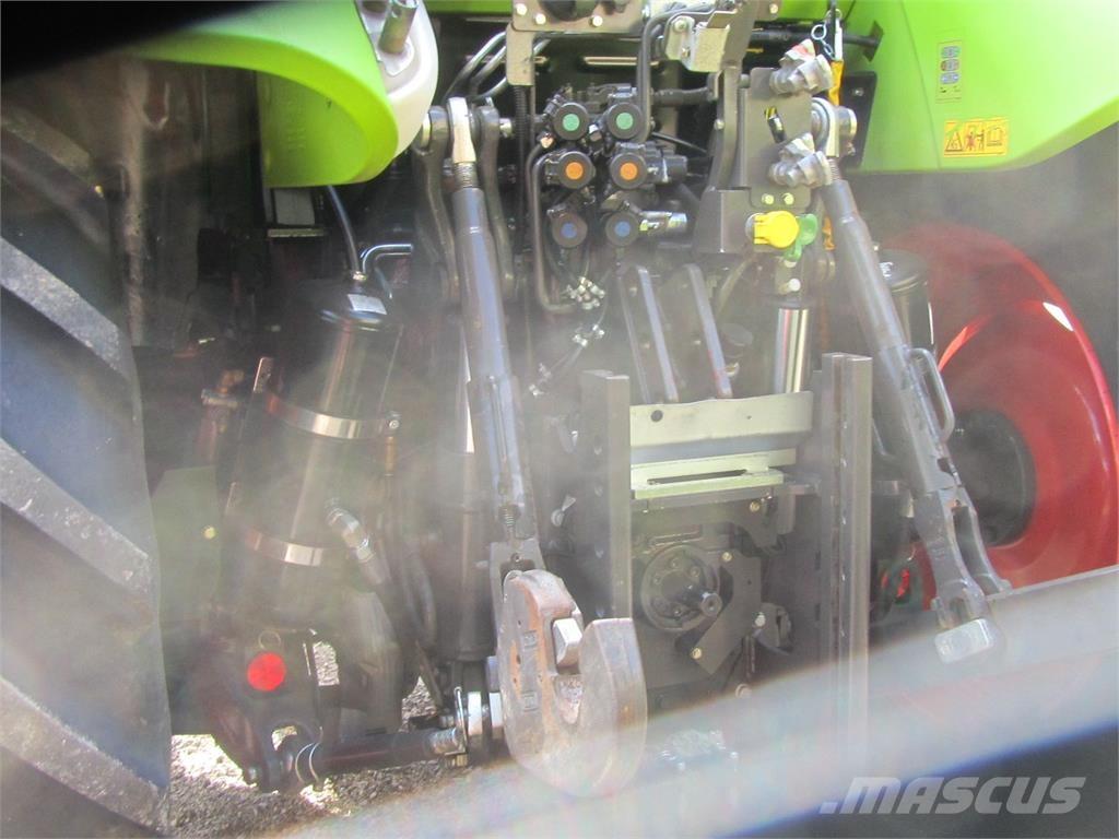 CLAAS Arion 440 Traktorit
