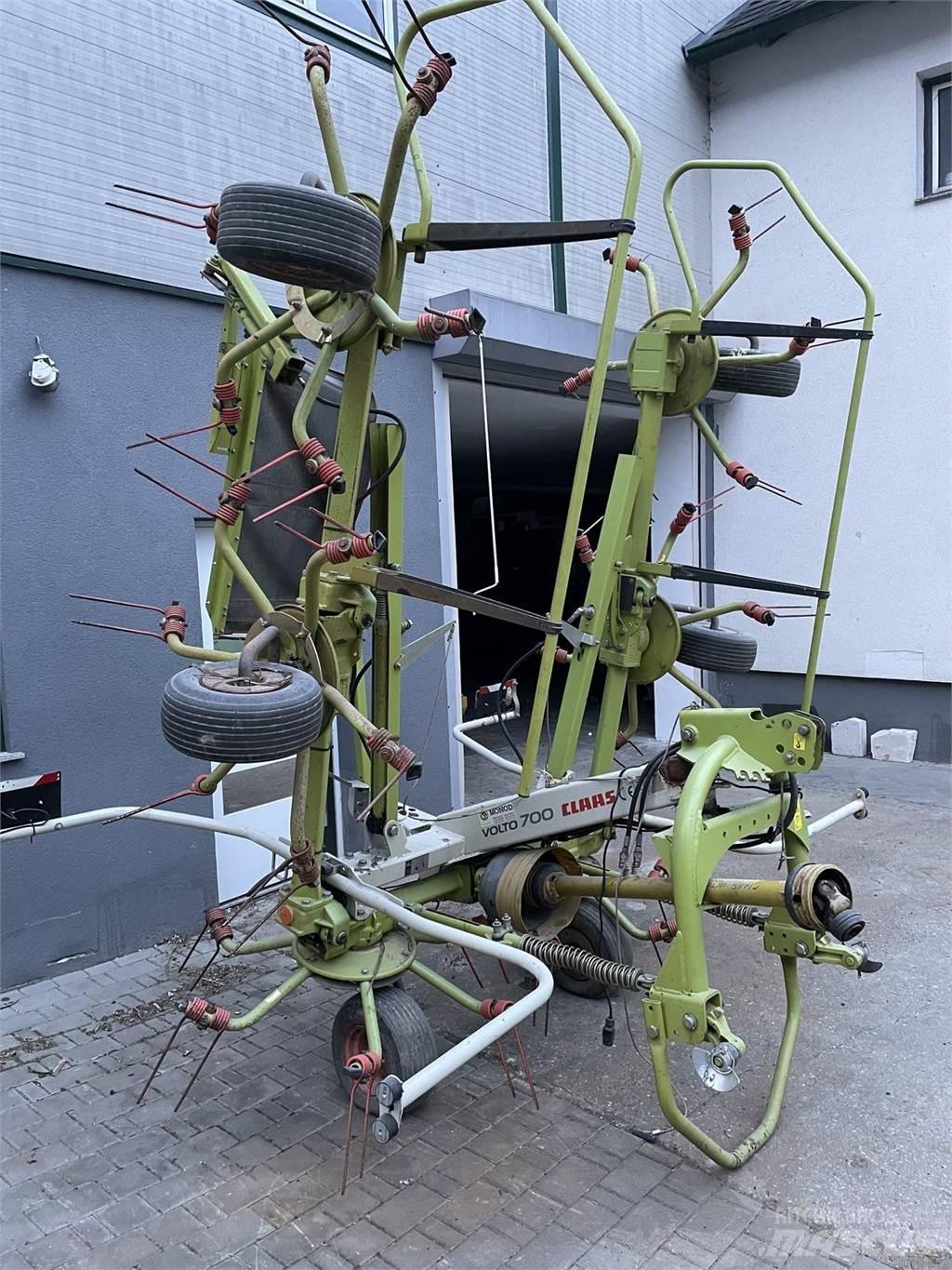 CLAAS VOLTO 700 Pöyhimet ja haravat
