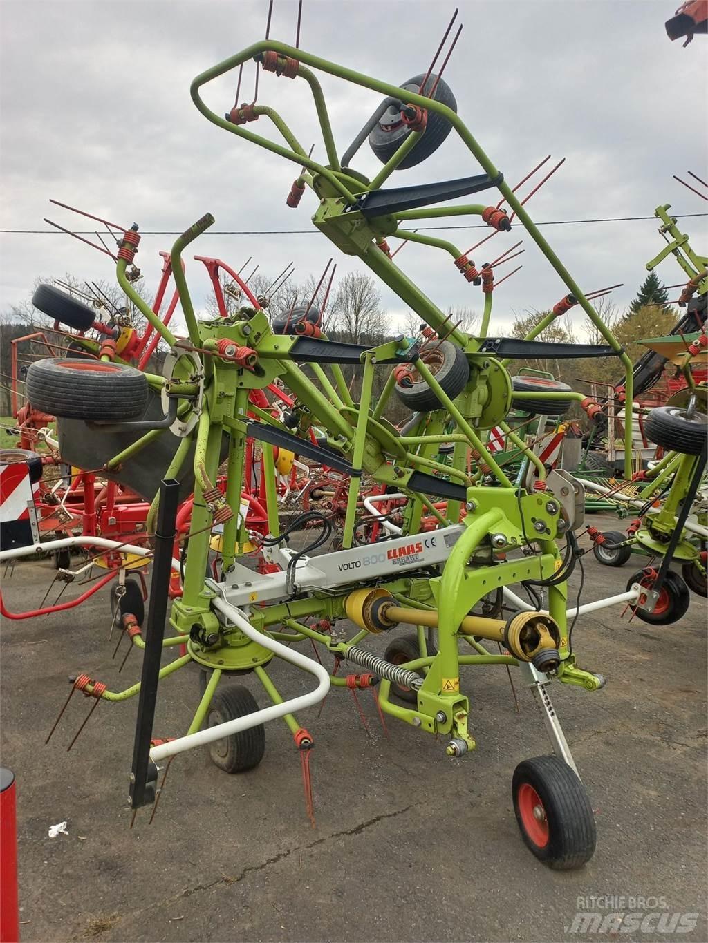 CLAAS Volto 800 Pöyhimet ja haravat