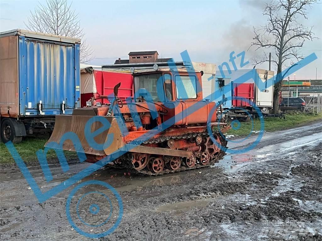  DT 75 Raupe Traktorit