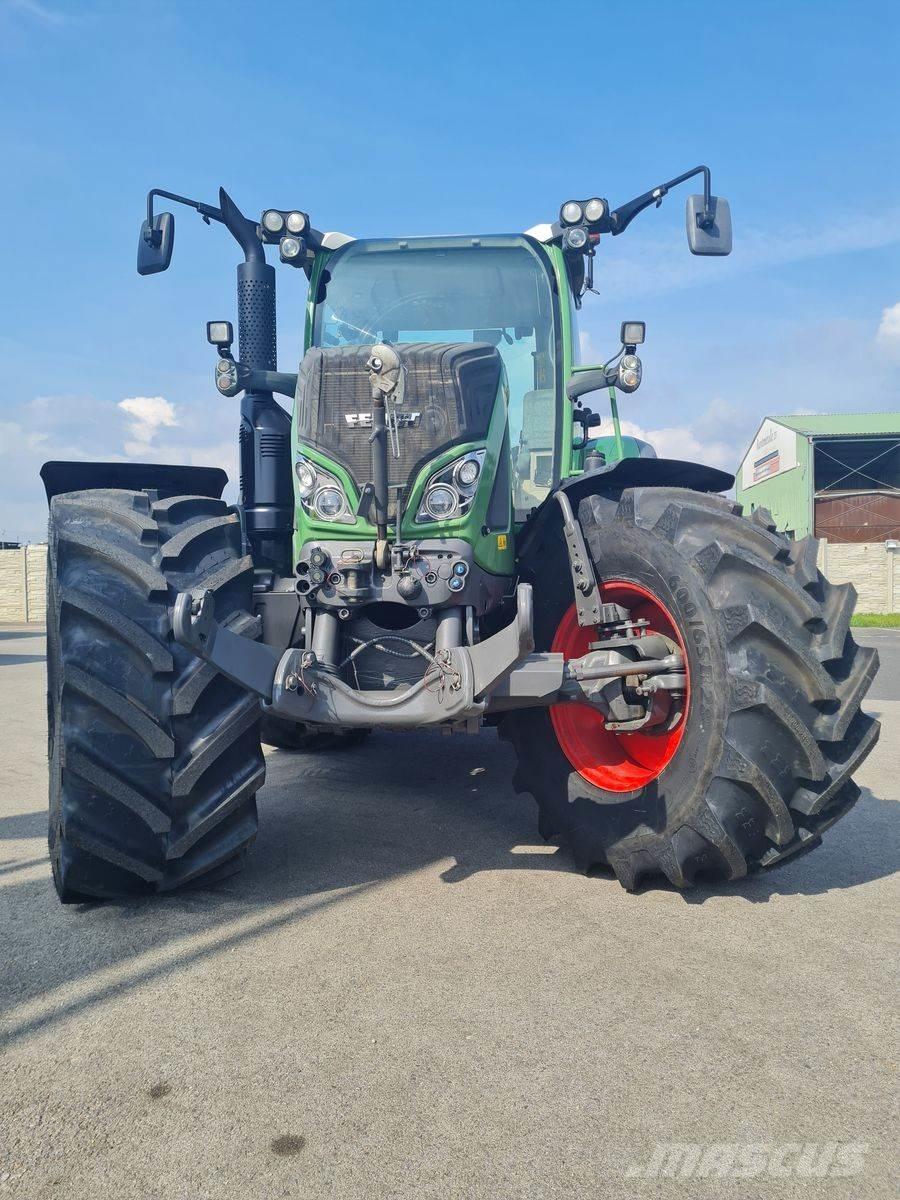 Fendt 718 Vario Traktorit
